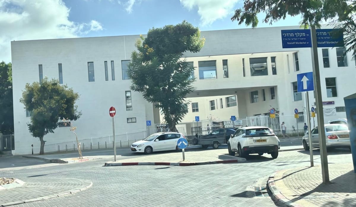 הגימנסיה ע״ש יצחק נבון - מהתיכונים המבוקשים, בלב השכונה