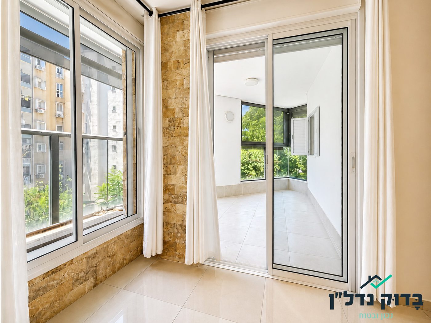 רבינוביץ 32 - 5 חדרים משופצת עם חניה 16 מ״ר בטאבו - תמונה 2