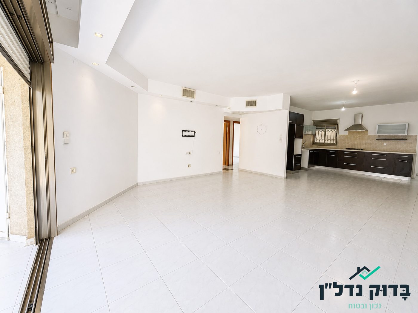 רבינוביץ 70 - דירת 5 חדרים ענקית עם מרפסת שמש - תמונה 4